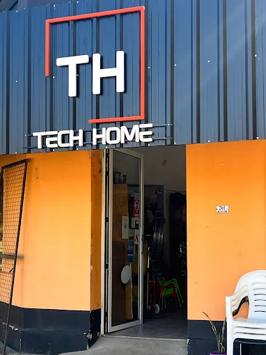 Vidriera del local Tech Home con productos en exhibición